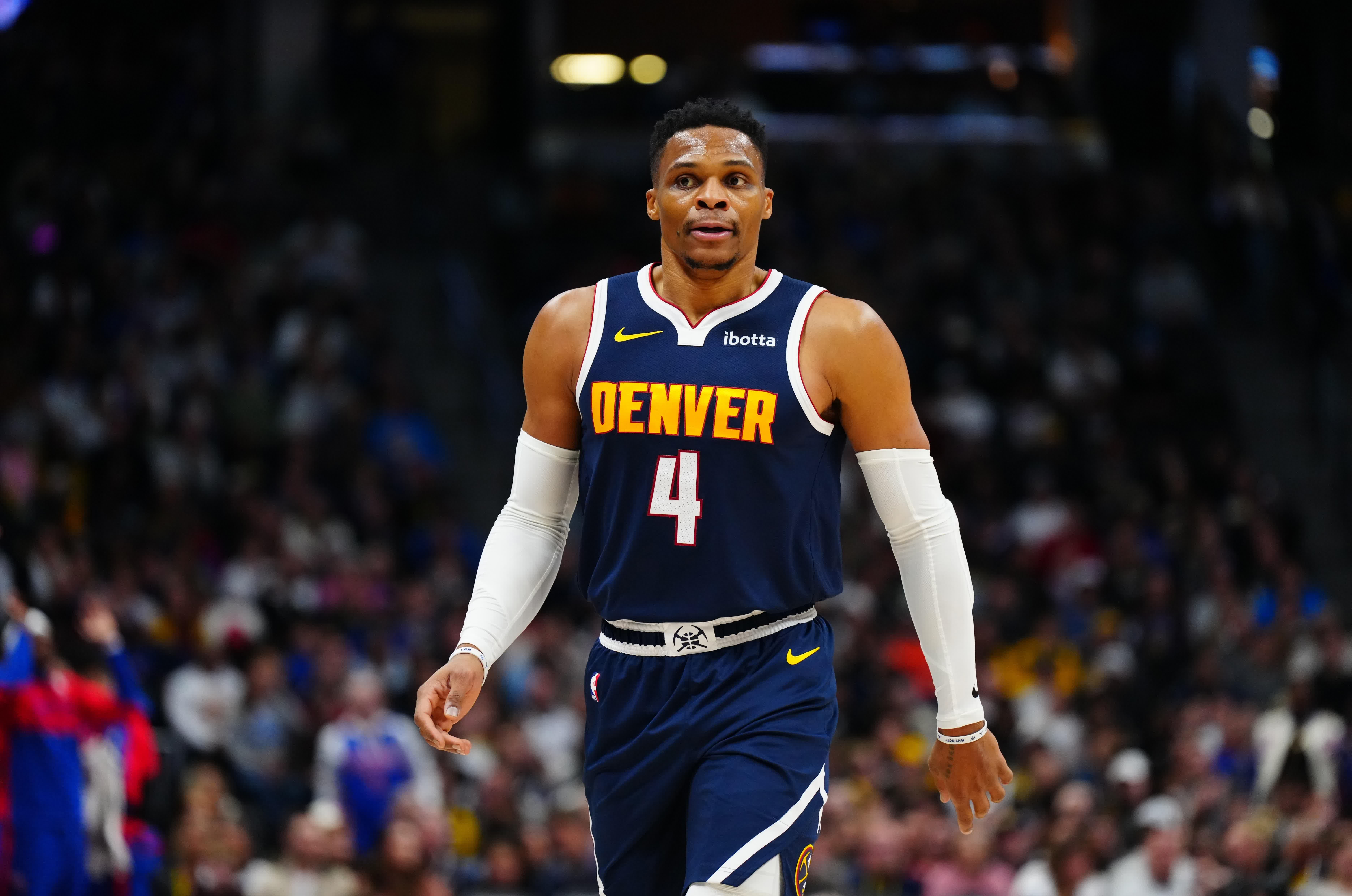 威少陷入低谷，官方宣布新规连败，状态爆棚球队命运悬念！