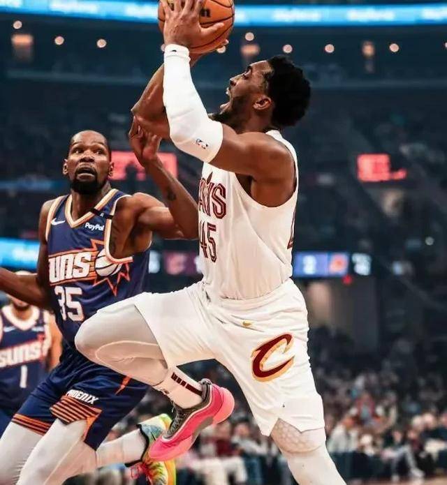 杜兰特在澳大利亚队比赛中比分优势明显，败北引发热议！